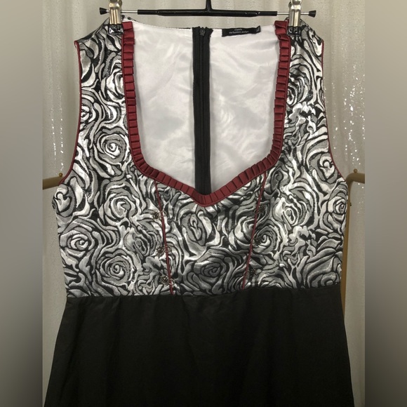 Vintage 80s/90s Metallic Silver Rose Floral Sleeveless Maxi Dress w/Frill Collar - Picture 3 of 6